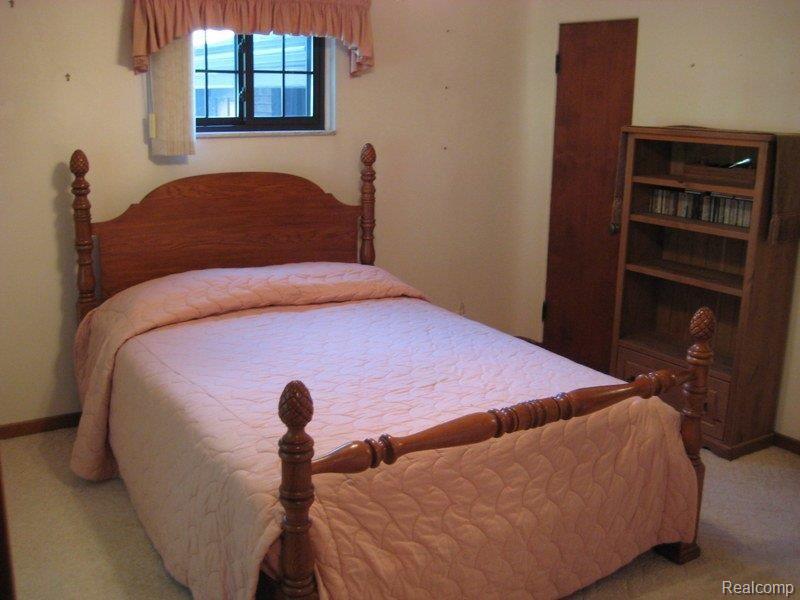 76 Hawthorne Road Grosse Pointe, MI 48236 - Photo 12 of 15 76 Hawthorne 008-001.jpg