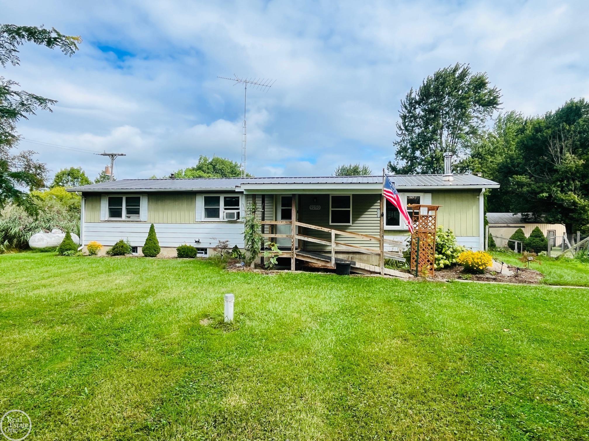 9250 Rynn Road Avoca, MI 48006 - Photo 11 of 42 50219984-a7d539c8-c37a-41e4-b924-496eb9fa6031.JPG