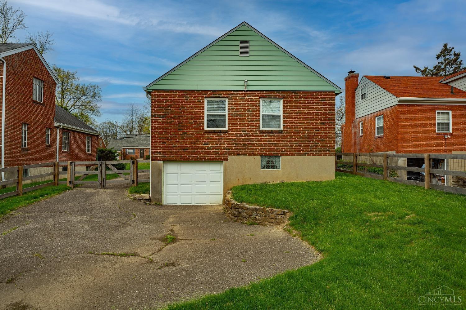 6624 Plainfield Road Silverton, OH 45236 - Photo 33 of 41