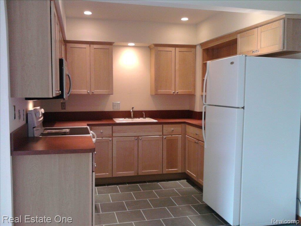 25665 Lahser Road, Unit 4 Southfield, MI 48033 - Photo 17 of 18