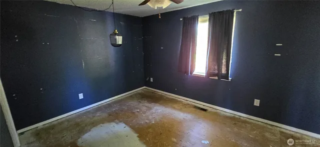 a view of empty room with window