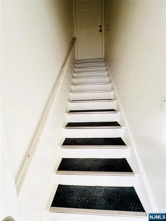 $2,860 | 76 Front Street, Unit 2, North Arlington, NJ 07031