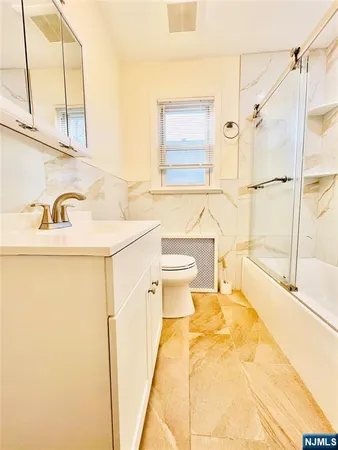 $2,860 | 76 Front Street, Unit 2, North Arlington, NJ 07031