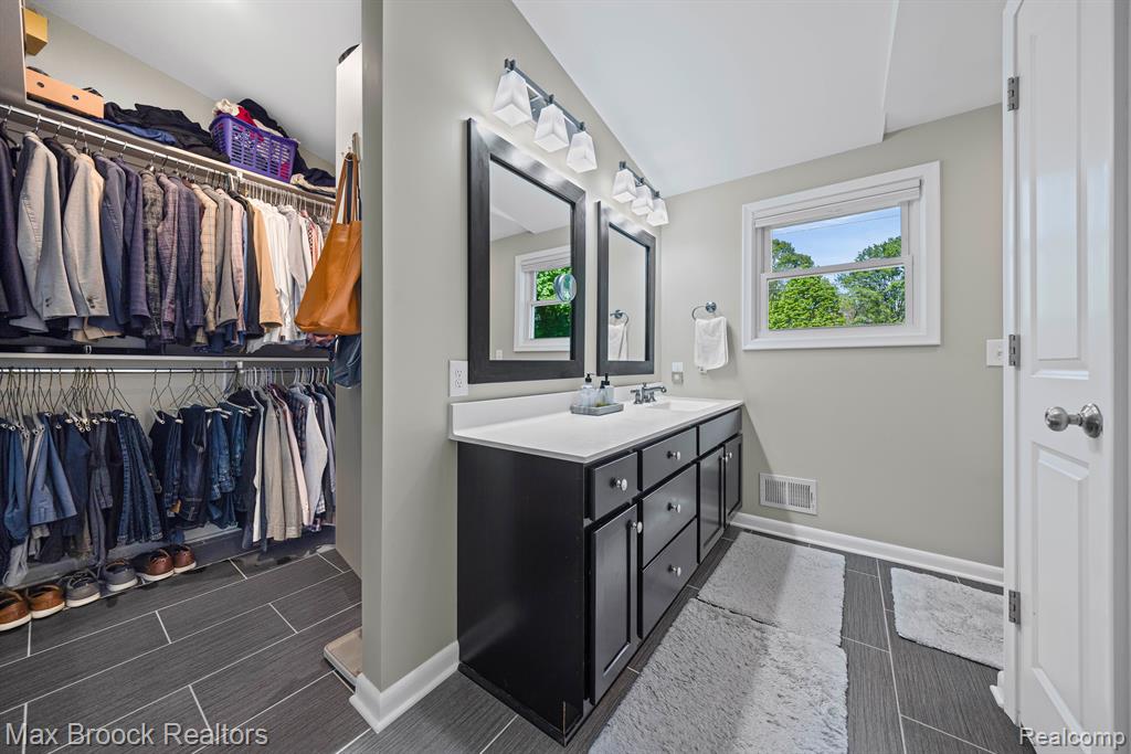 29884 Fox Grove Road Farmington Hills, MI 48334 - Photo 26 of 64