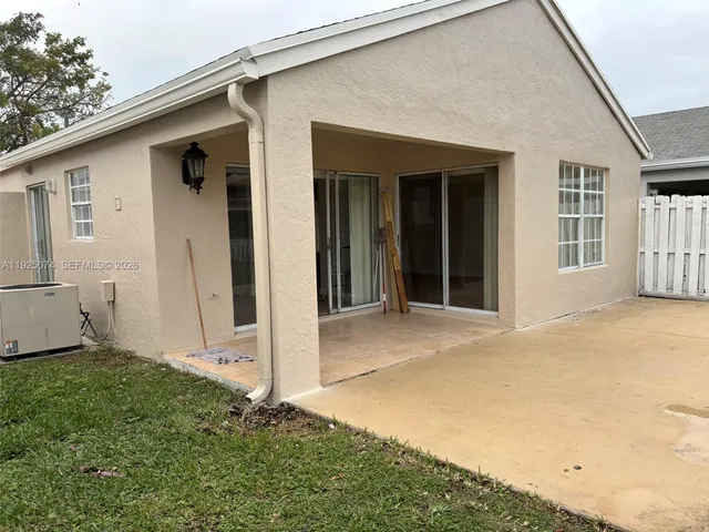 a view of house with backyard