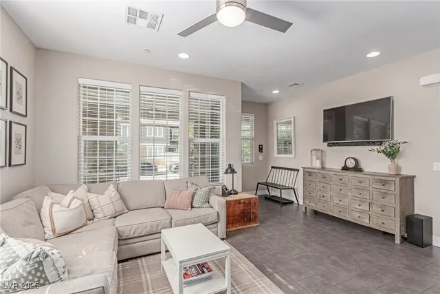 $3,200 | 3165 Via Como, Henderson, NV 89044