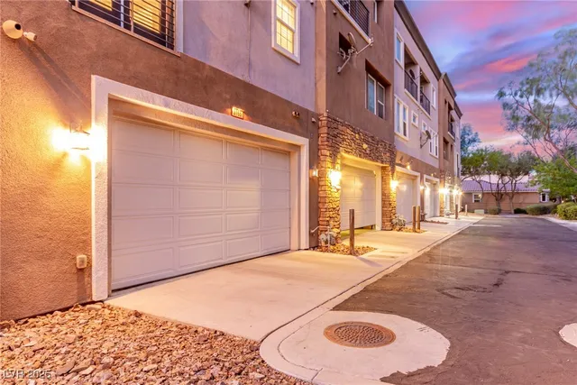 $3,200 | 3165 Via Como, Henderson, NV 89044