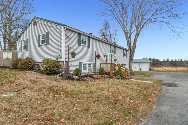 a view of a house with a yard