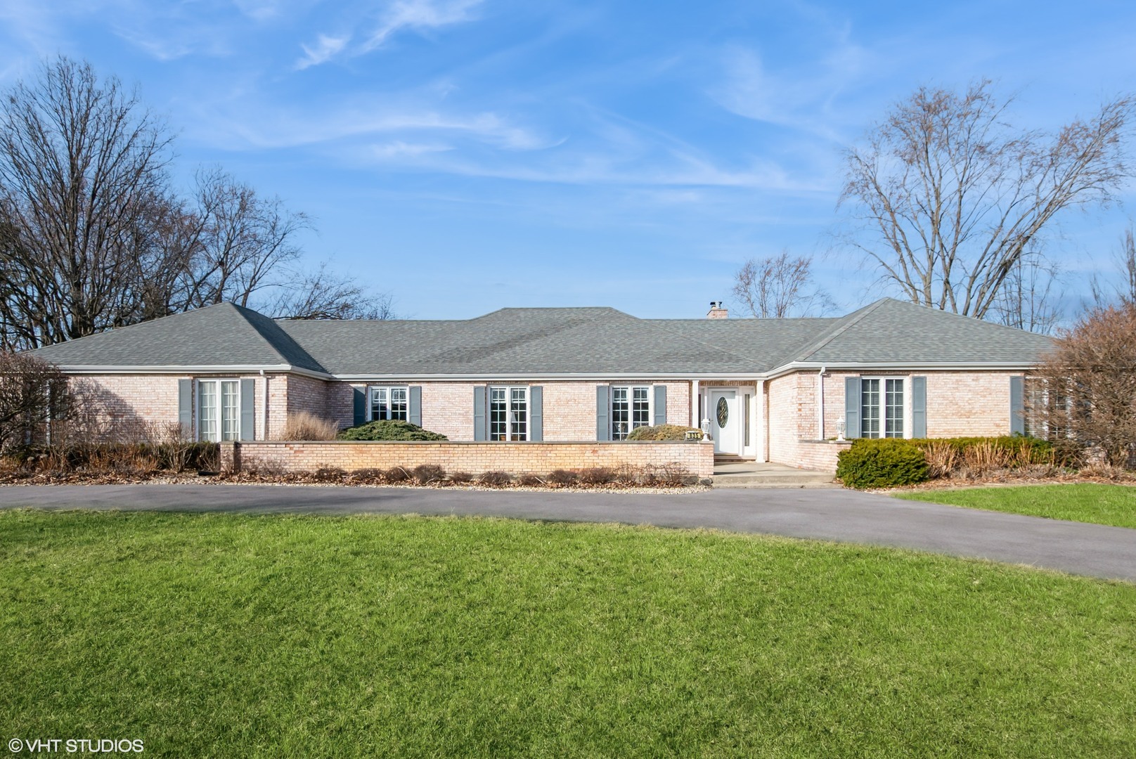 835 Highland Road Frankfort, IL 60423 - Photo 1 of 25 a front view of a house with a yard and trees