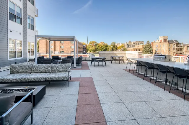 $1,671 | 5945 6th Avenue, Unit 208, Kenosha, WI 53140