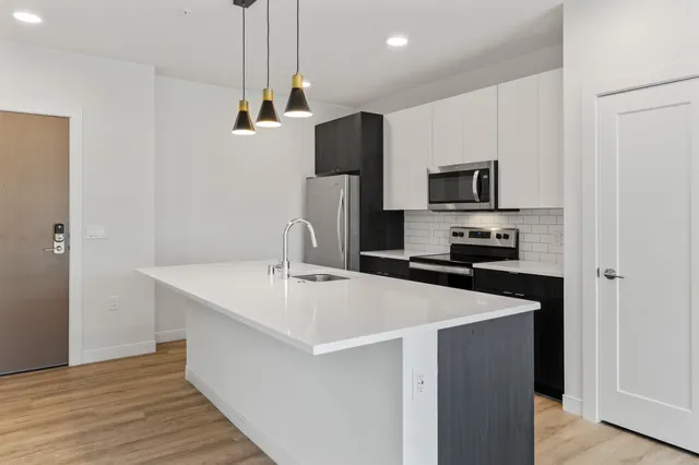 $1,671 | 5945 6th Avenue, Unit 208, Kenosha, WI 53140