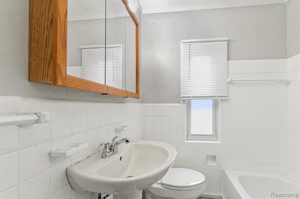 15065 Lincoln Avenue Eastpointe, MI 48021 - Photo 14 of 25