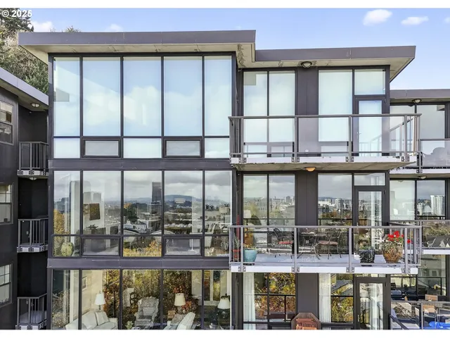 a building view with outdoor space