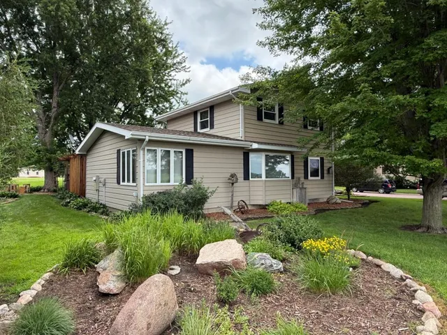$299,500 | 1134 10th Street, Westbrook, MN 56183