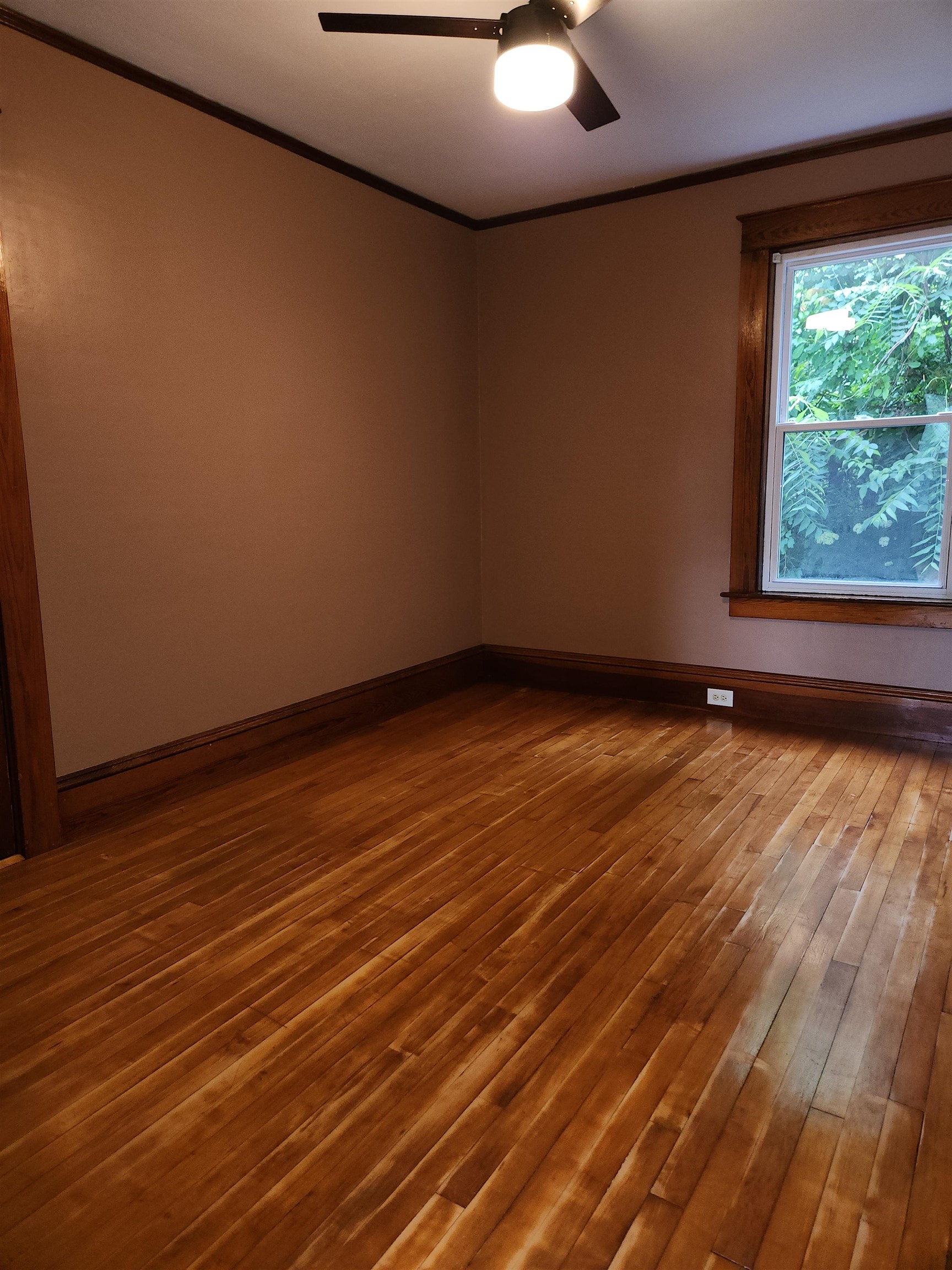 27 Spring Street Laconia, NH 03246 - Photo 8 of 12