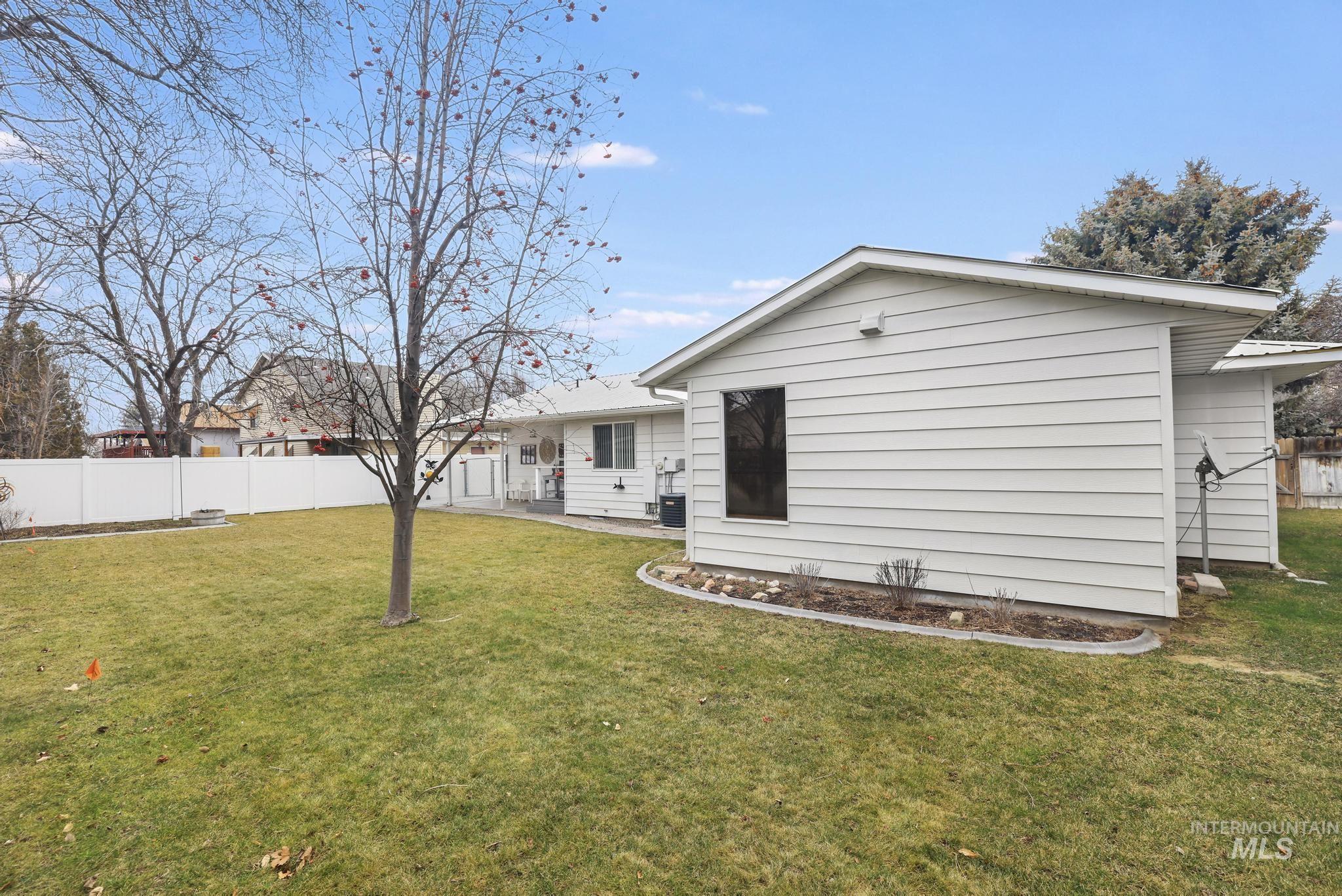 1143 Starfire Street Twin Falls, ID 83301 - Photo 30 of 32 Rear view of property