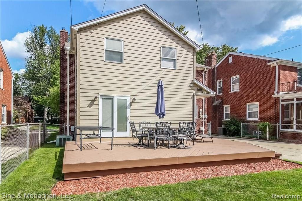 1605 Prestwick Road Grosse Pointe Woods, MI 48236 - Photo 42 of 46
