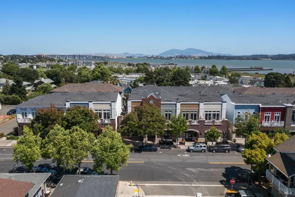 $945,000 | 294 1st Street, Benicia, CA 94510