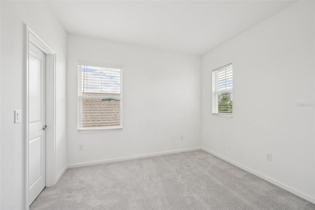 806 Winterside Drive Apollo Beach, FL 33572 - Photo 30 of 57 an empty room with a window
