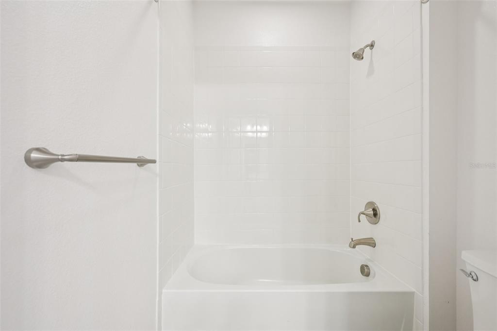 806 Winterside Drive Apollo Beach, FL 33572 - Photo 31 of 57 a bathroom with a bathtub
