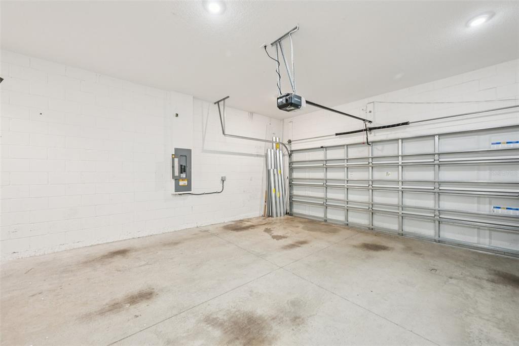 806 Winterside Drive Apollo Beach, FL 33572 - Photo 34 of 57 a view of a garage