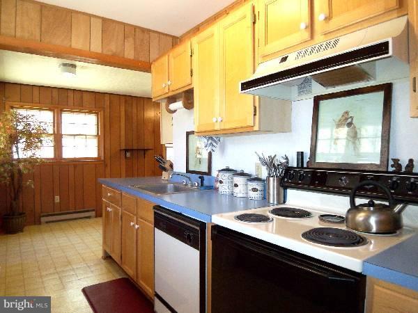 1470 Rock Gap Road Berkeley Springs, WV 25411 - Photo 13 of 26 Kitchen