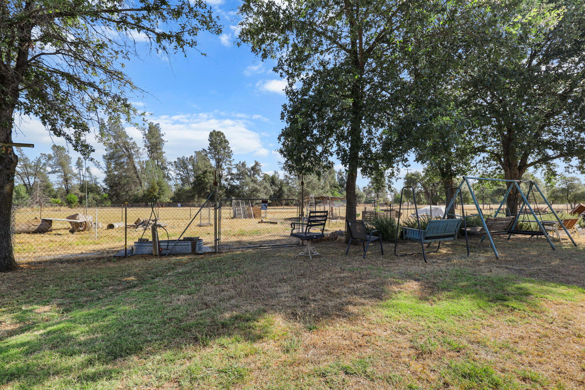 15680 Cloverdale Road Anderson, CA 96007 - Photo 10 of 27 Yard