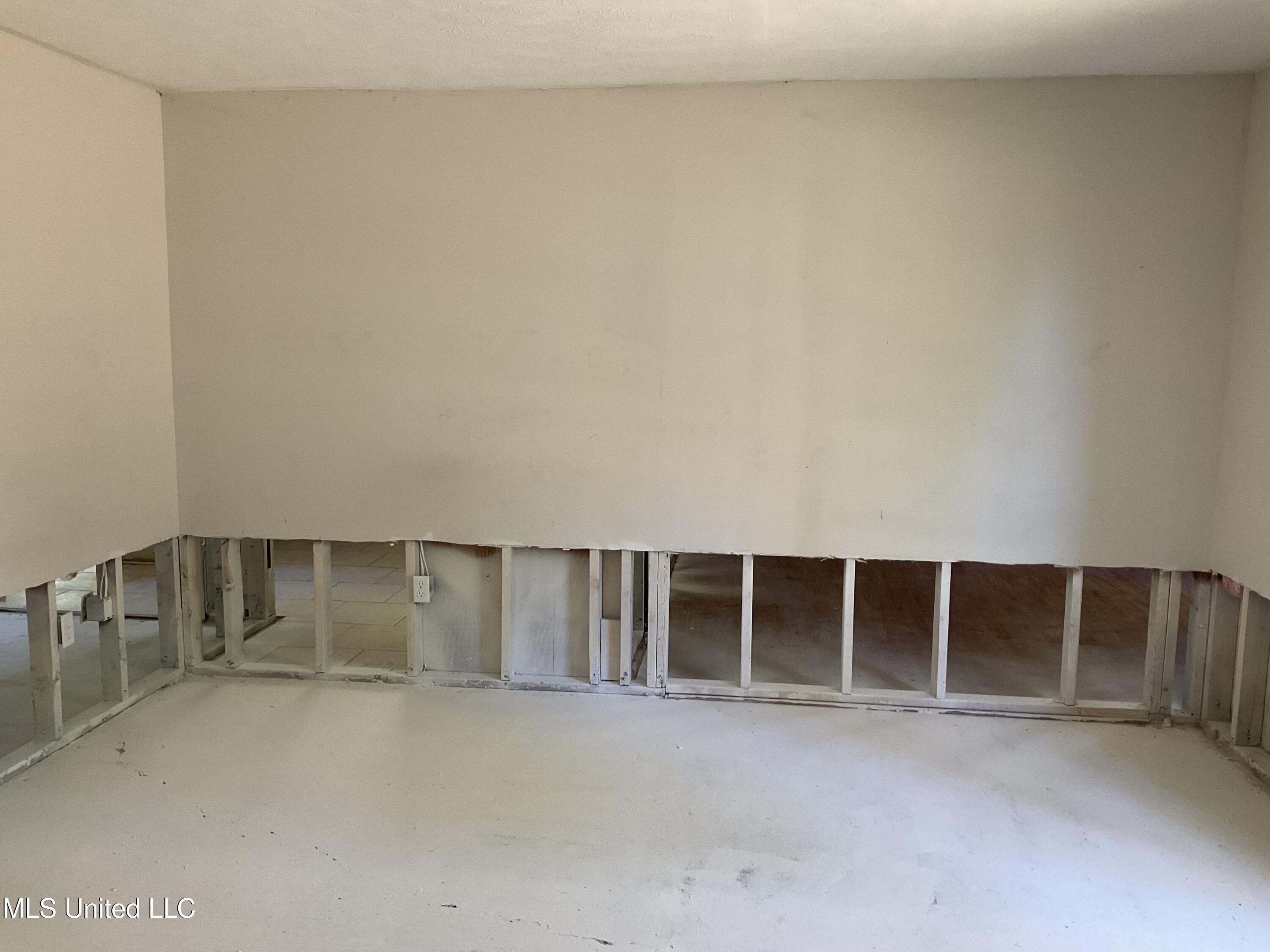 121 Clearwater Cove Ridgeland, MS 39157 - Photo 2 of 17 IMG_1601