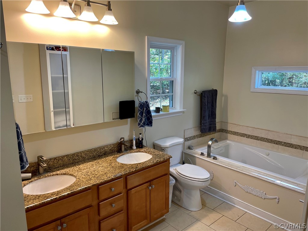 6506 Parrish Road Providence Forge, VA 23140 - Photo 24 of 50 Double Vanity with Soaking Tub