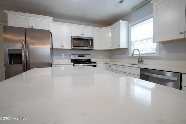 $2,200 | 1212 Bridges Street, Morehead City, NC 28557