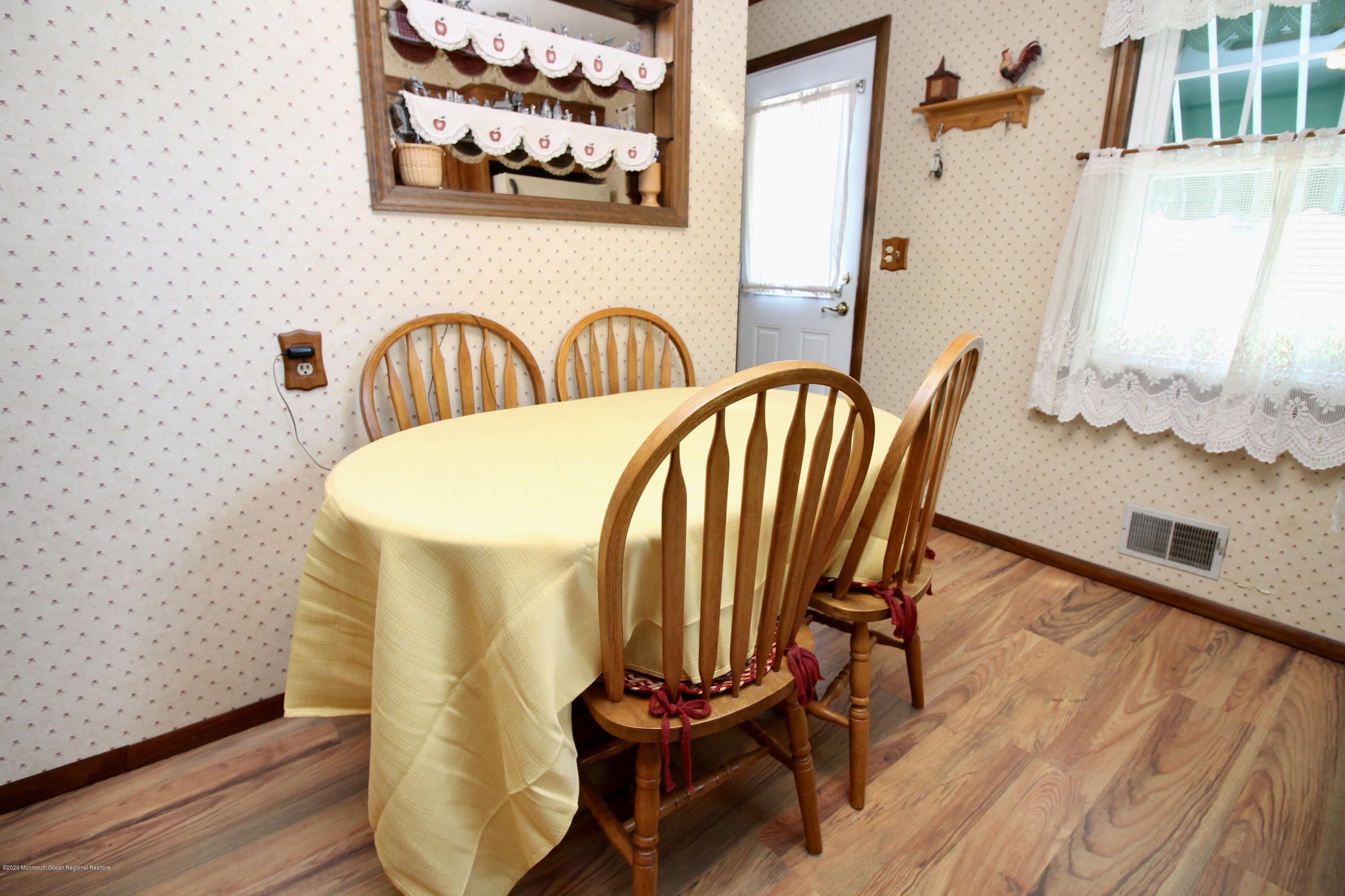 4 Schiverea Avenue Freehold, NJ 07728 - Photo 18 of 36 EAT-IN KITCHEN