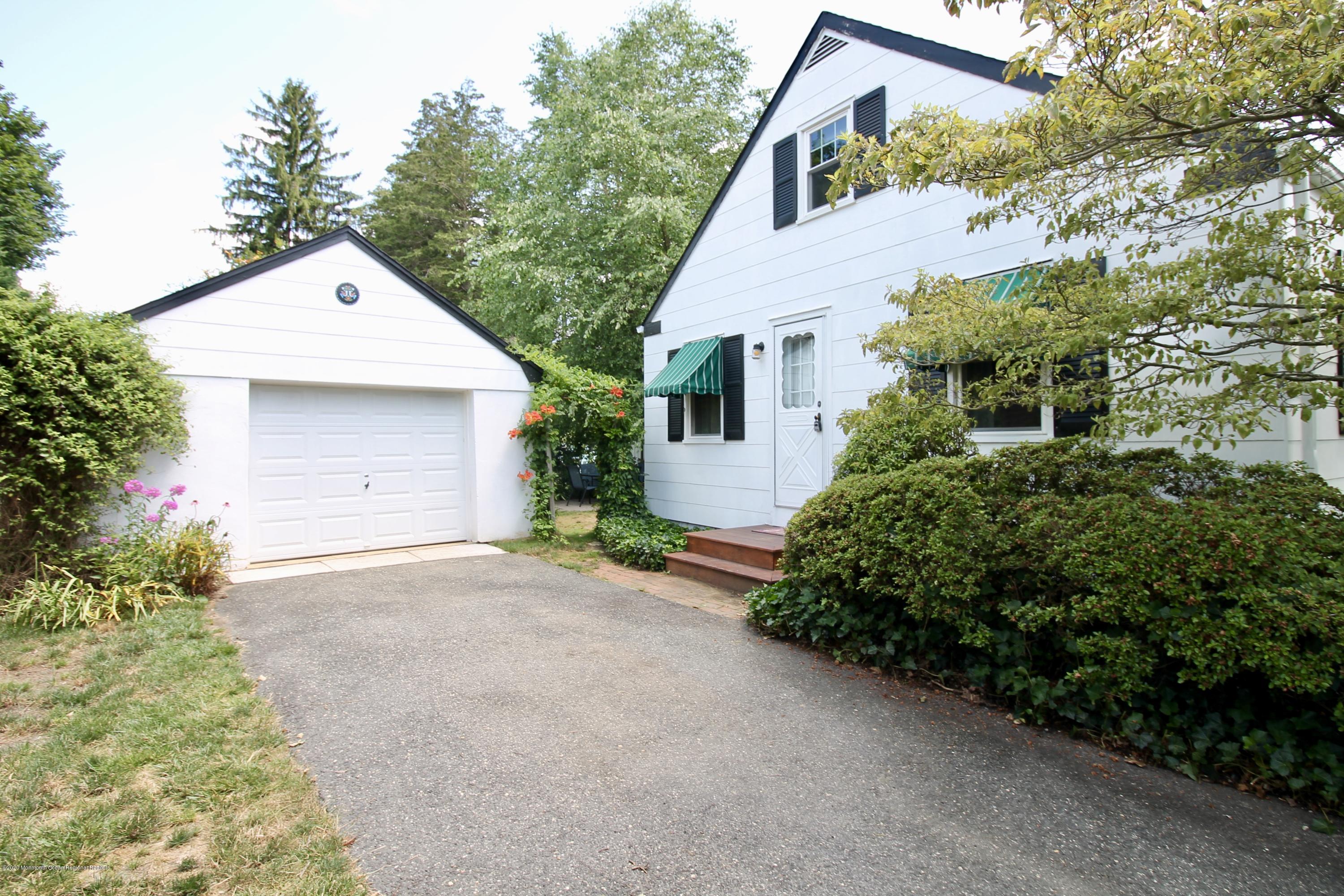 4 Schiverea Avenue Freehold, NJ 07728 - Photo 4 of 36 LONG DRIVEWAY