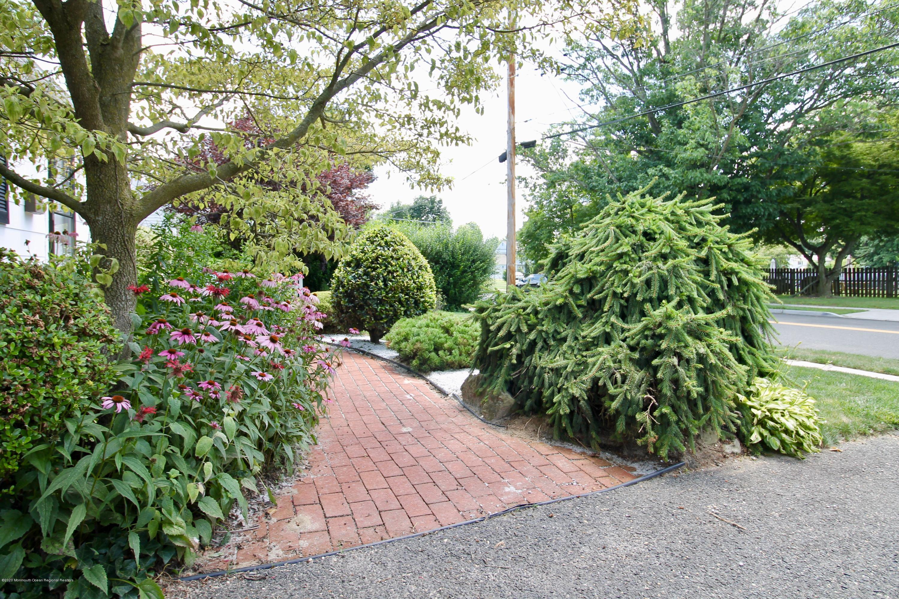 4 Schiverea Avenue Freehold, NJ 07728 - Photo 6 of 36 FRONT YARD