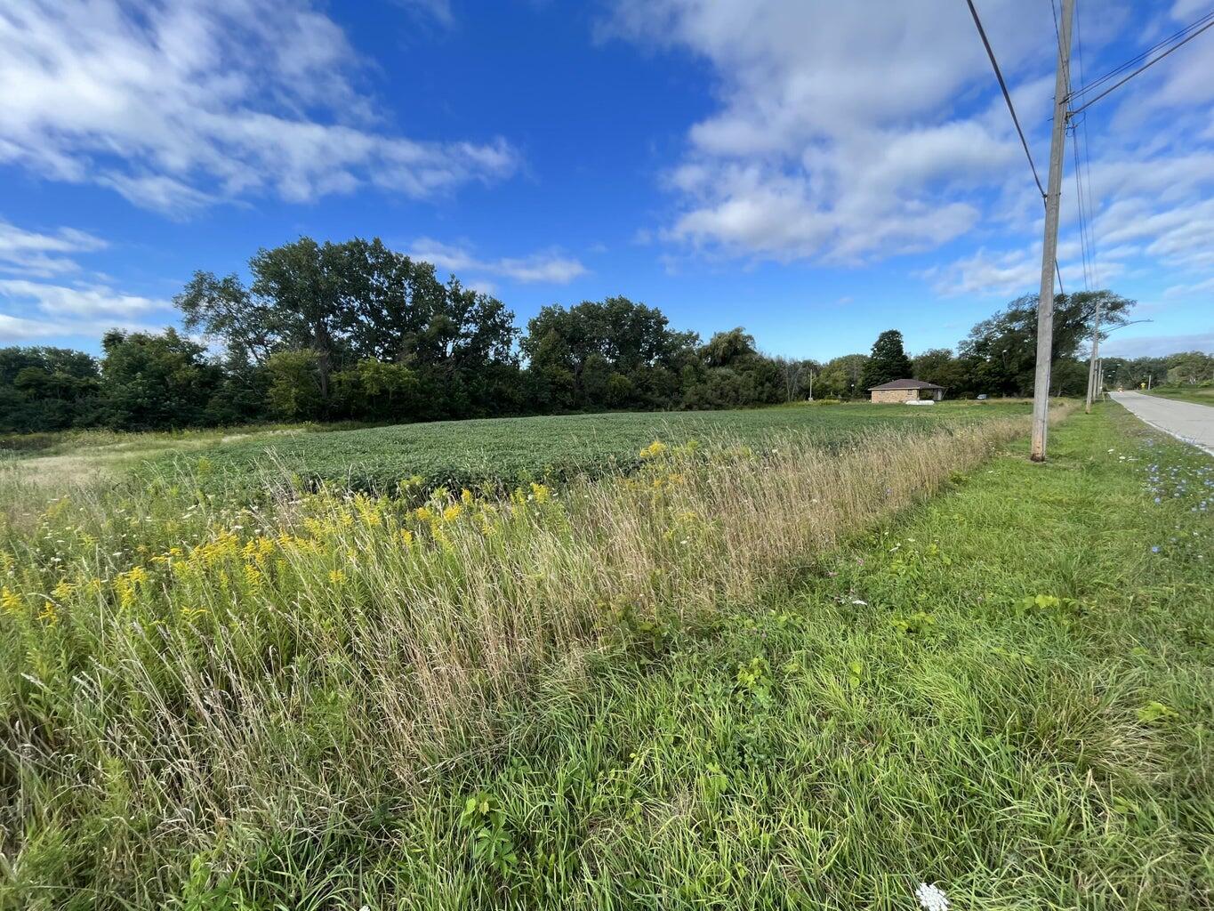3431 East Fitzsimmons Road Oak Creek, WI 53154 - Photo 2 of 12 3431 E Fitzsimmons Rd