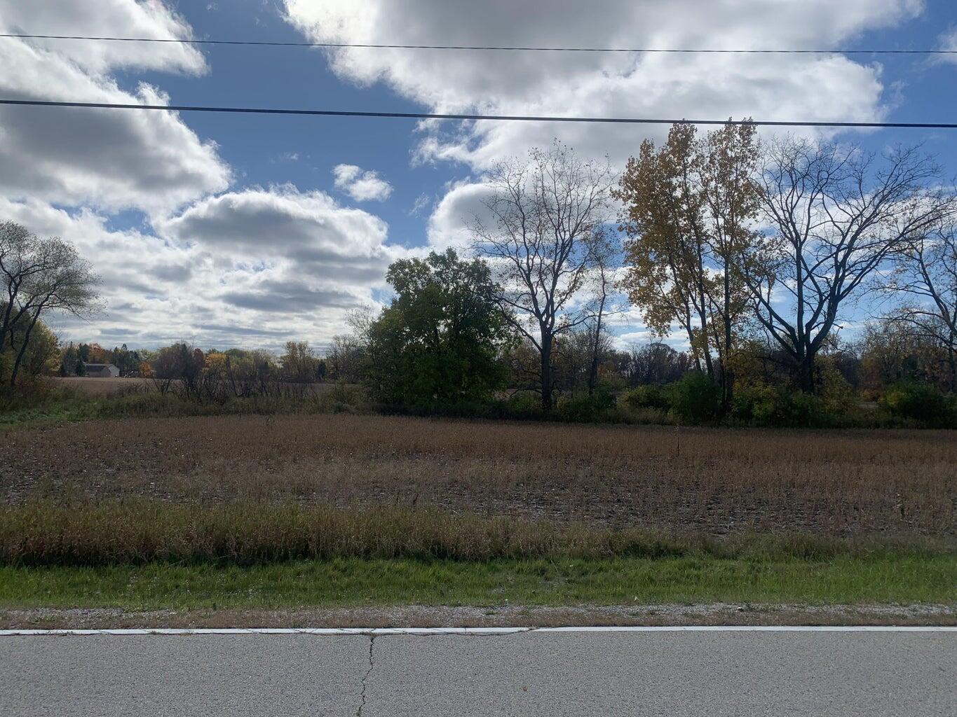 3431 East Fitzsimmons Road Oak Creek, WI 53154 - Photo 3 of 12 3431 E Fitzsimmons Rd