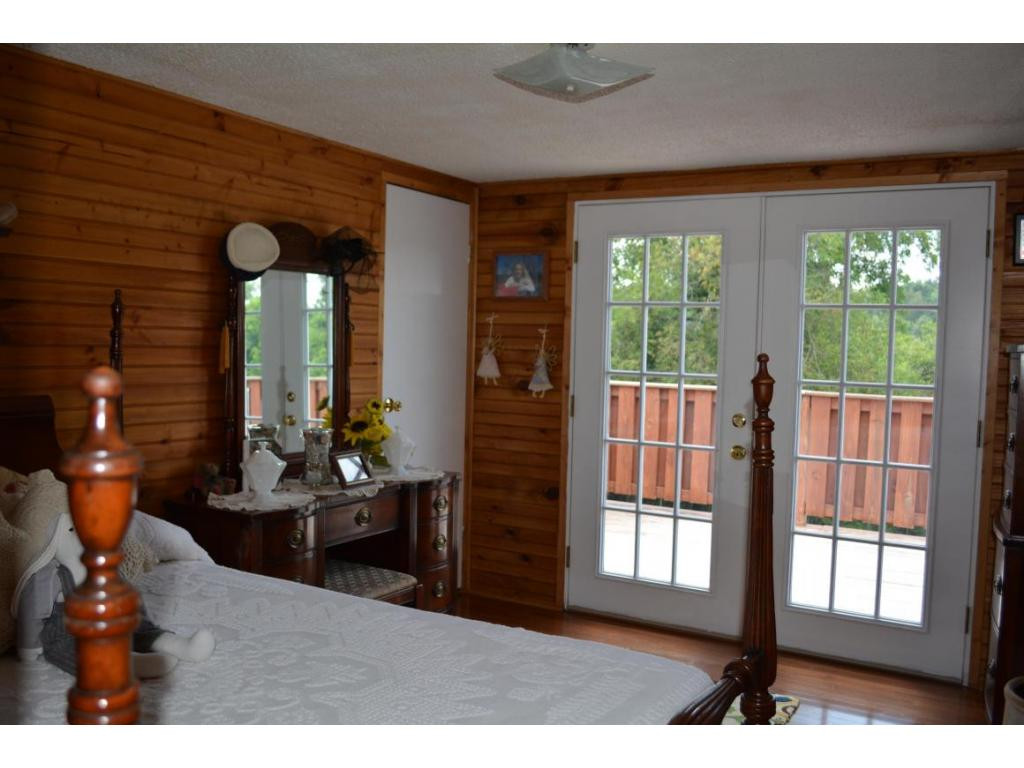 305 Penrod Road Bristol, TN 37620 - Photo 15 of 19 2nd bedroom