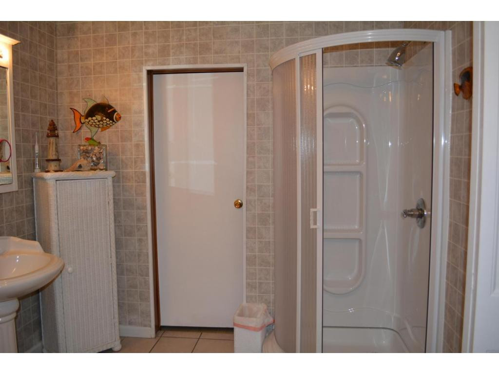 305 Penrod Road Bristol, TN 37620 - Photo 16 of 19 Master bathroom