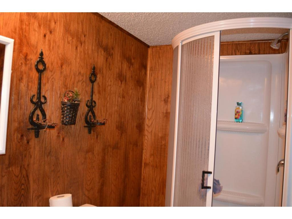 305 Penrod Road Bristol, TN 37620 - Photo 19 of 19 2nd bathroom