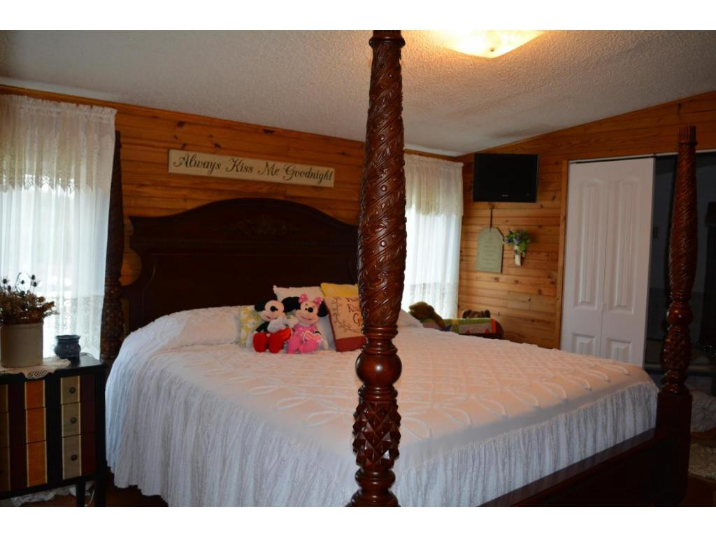 305 Penrod Road Bristol, TN 37620 - Photo 9 of 19 Master Bedroom