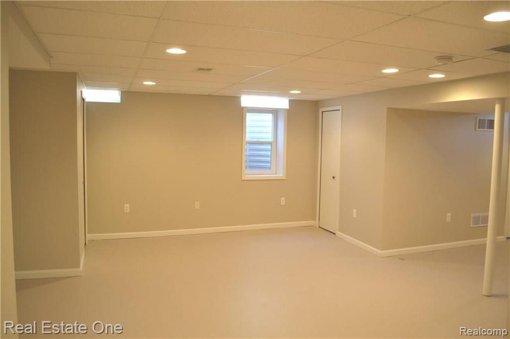 30992 Country Ridge Circle Farmington Hills, MI 48331 - Photo 36 of 40