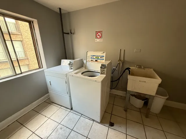 $1,575 | 2310 North Harlem Avenue, Unit 401, Elmwood Park, IL 60707