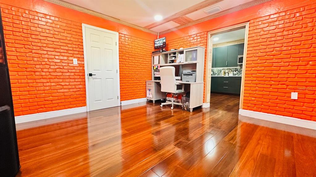 6804 Barry Road Tampa, FL 33634 - Photo 31 of 44