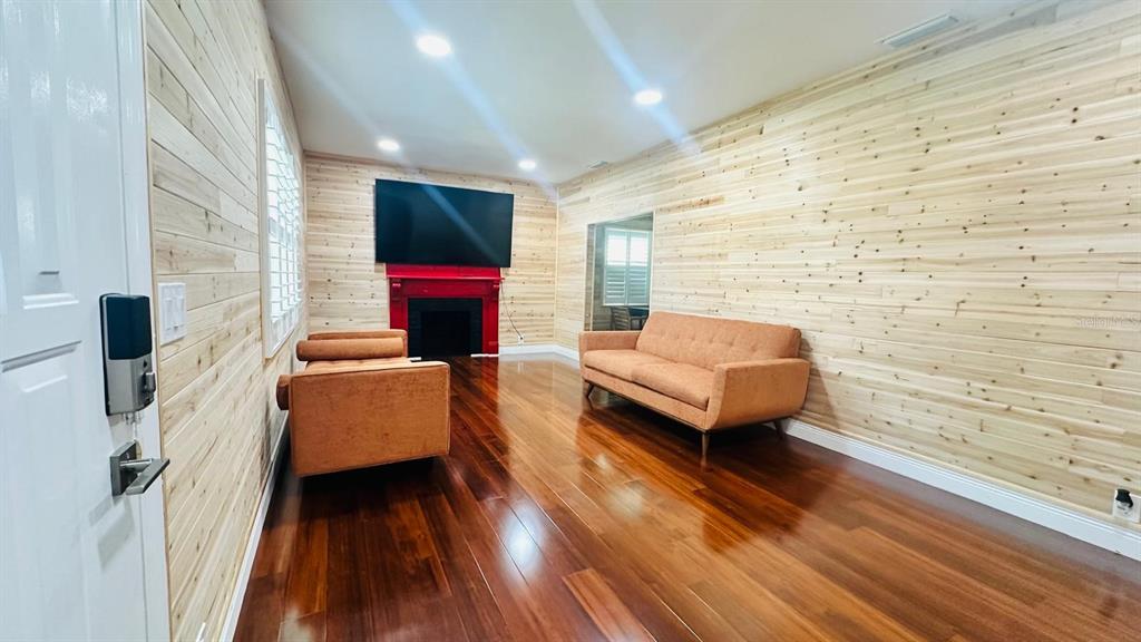 6804 Barry Road Tampa, FL 33634 - Photo 4 of 44