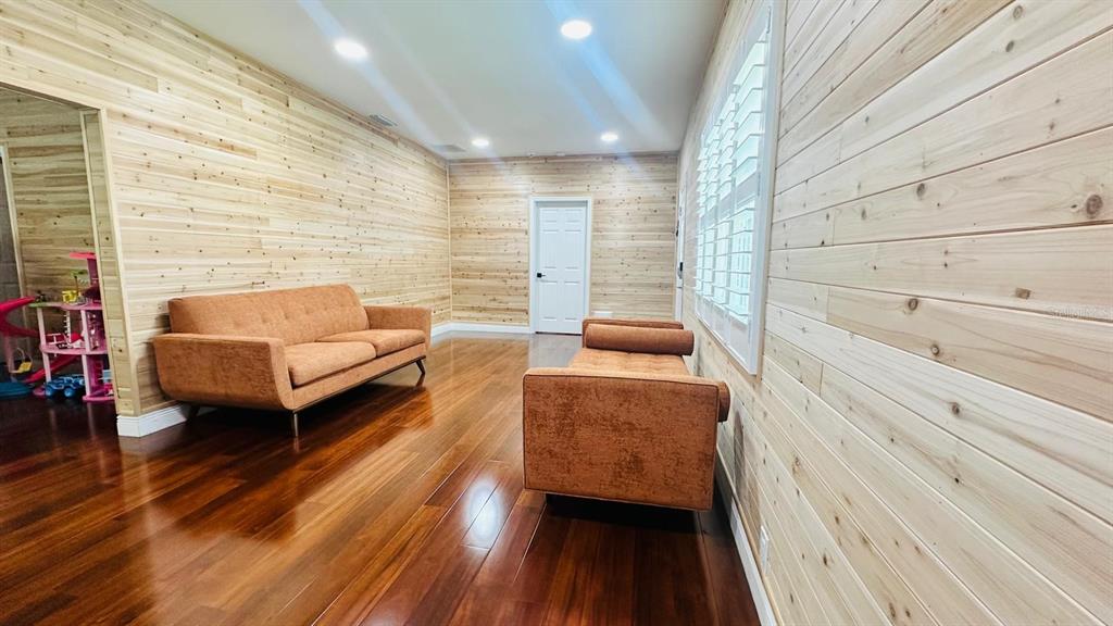 6804 Barry Road Tampa, FL 33634 - Photo 5 of 44