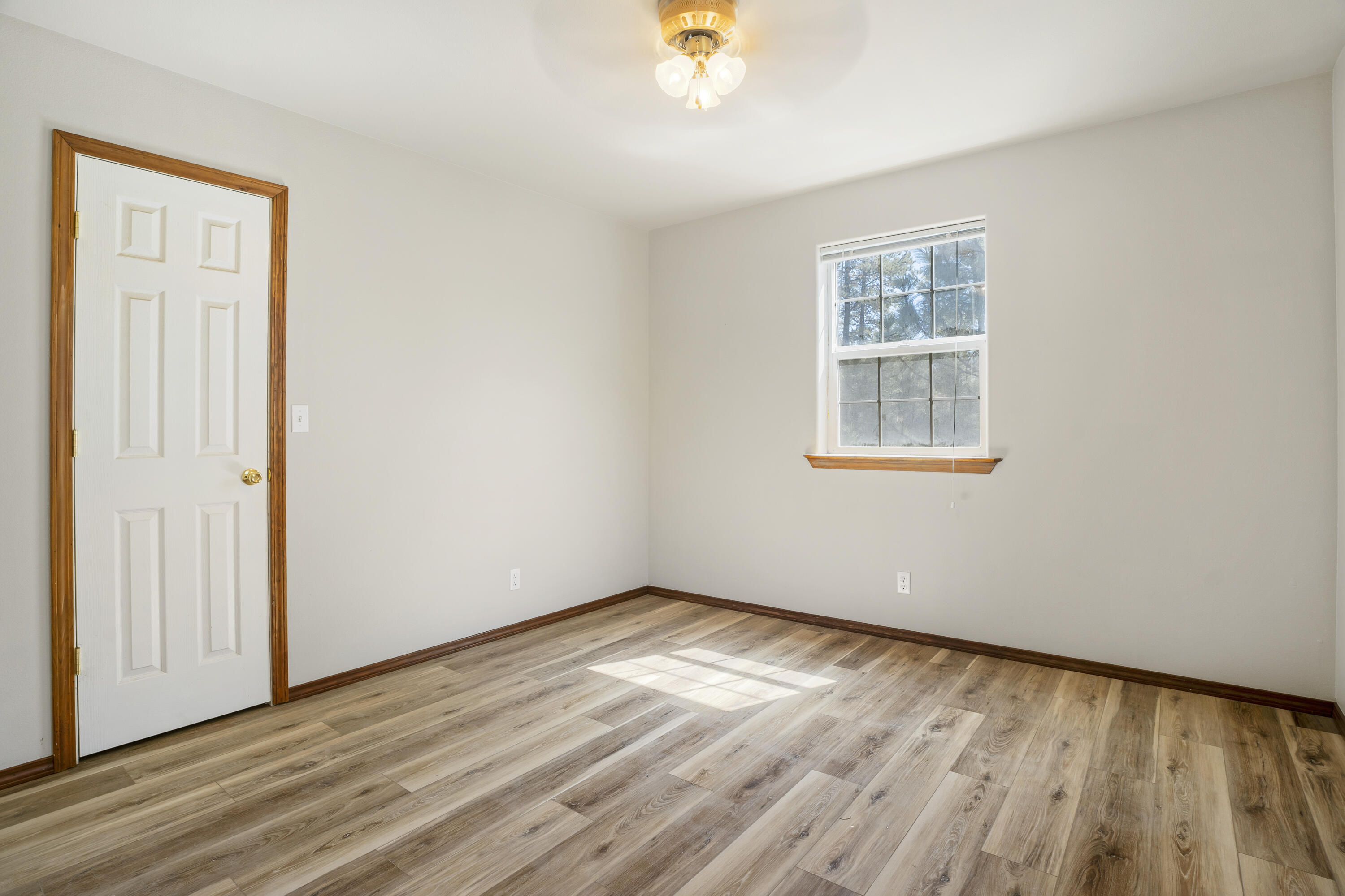 51445 Ash Road La Pine, OR 97739 - Photo 15 of 50 10-Bedroom