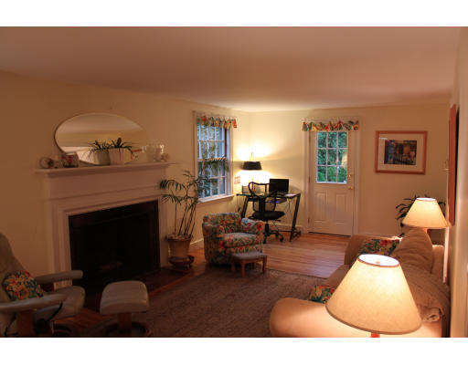 27 Canterbury Road Marblehead, MA 01945 - Photo 4 of 7 Gallery Image 4