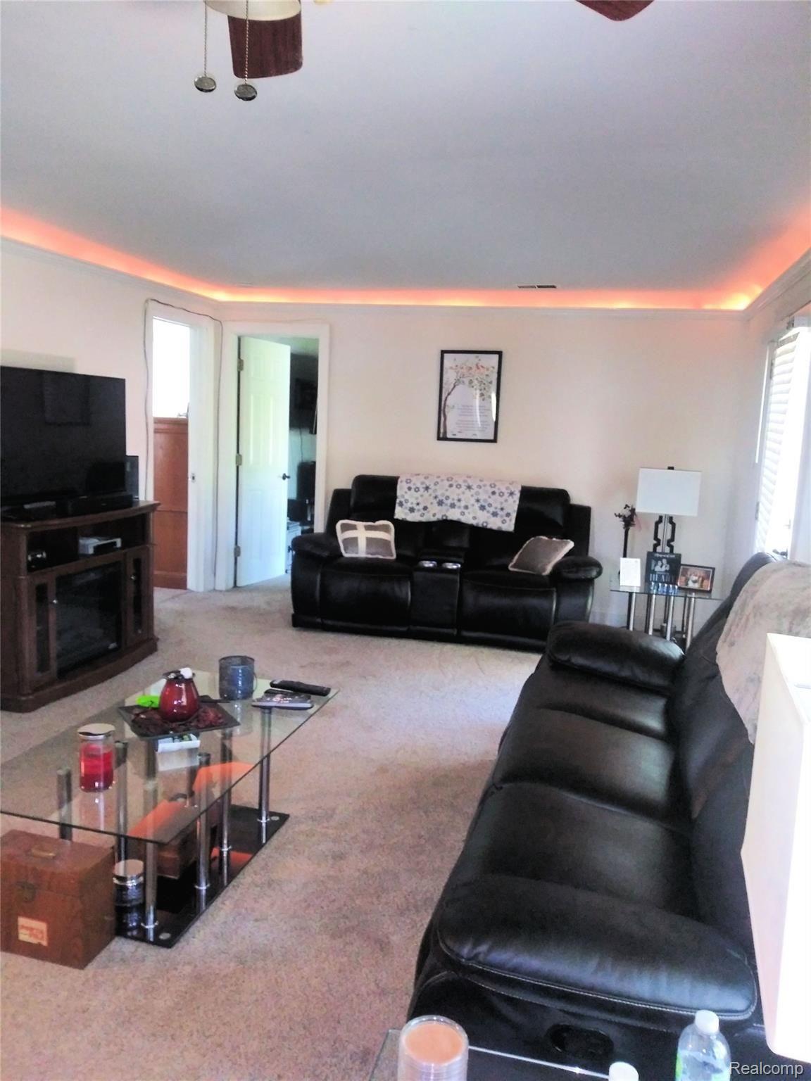 2196 Byron Road Howell, MI 48855 - Photo 9 of 23 liv.jpg