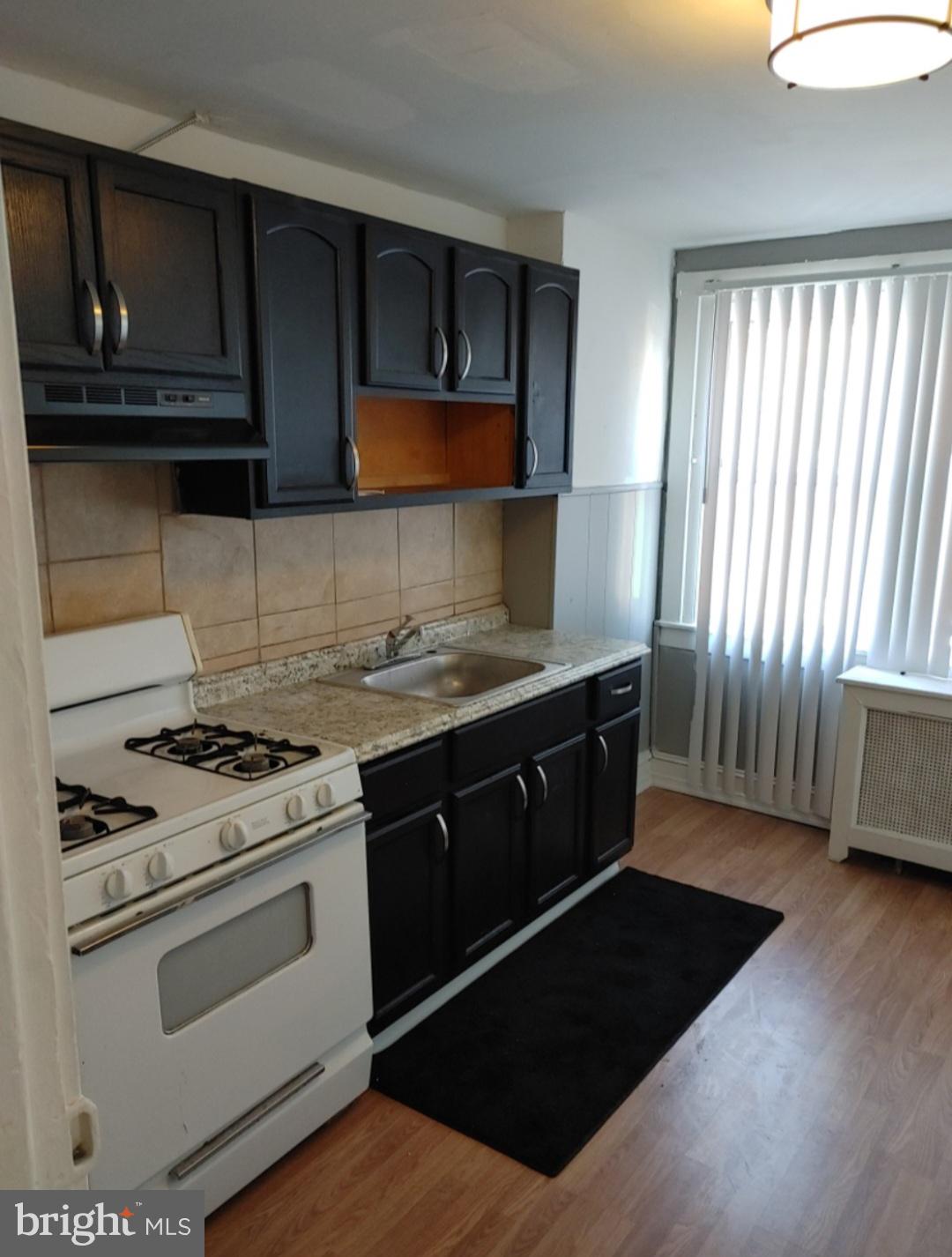 898 Scattergood Street Philadelphia, PA 19124 - Photo 2 of 10