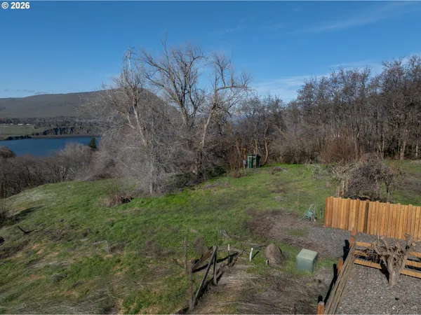 $260,000 | 8176 State Route 14, Lyle, WA 98635