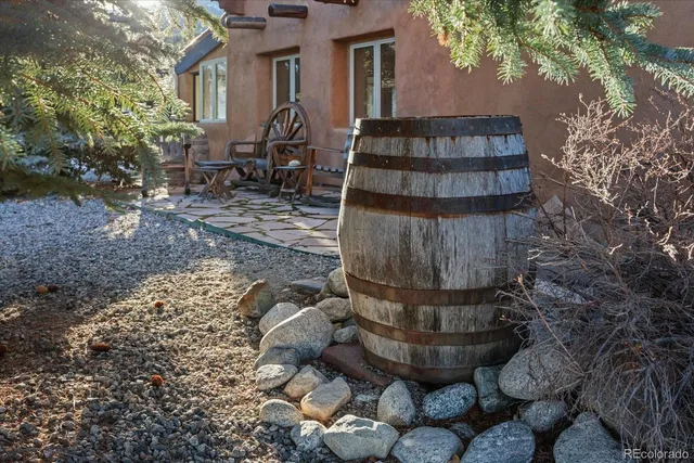 a view of a chairs in a backyard